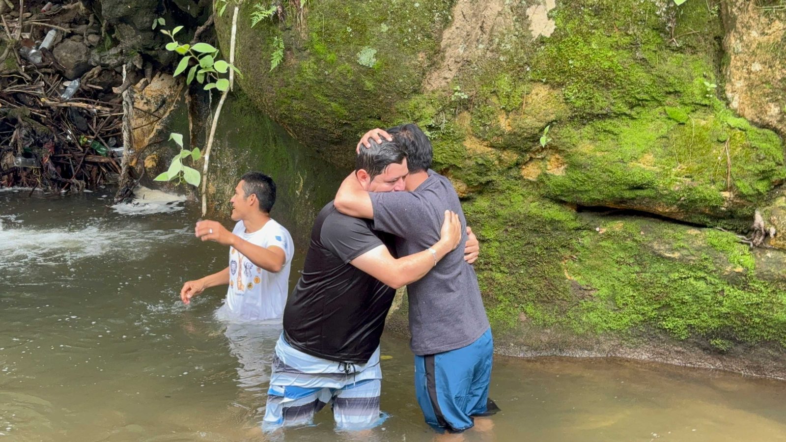 Tvilá: inmersión en el río